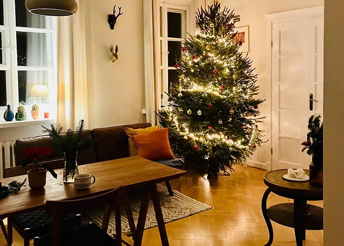 Under The Ship - Old Town Apartment