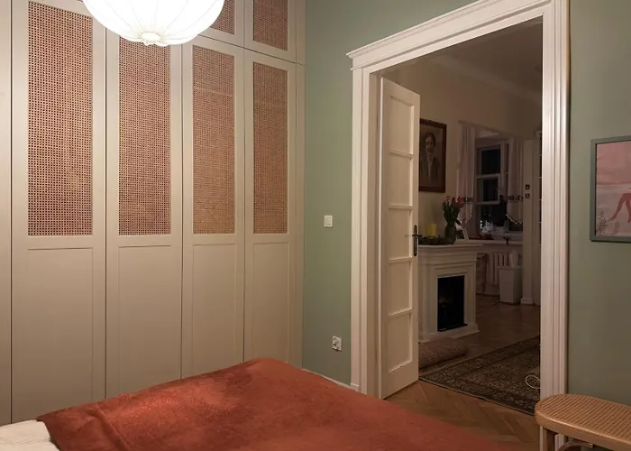 Under The Ship - Old Town *