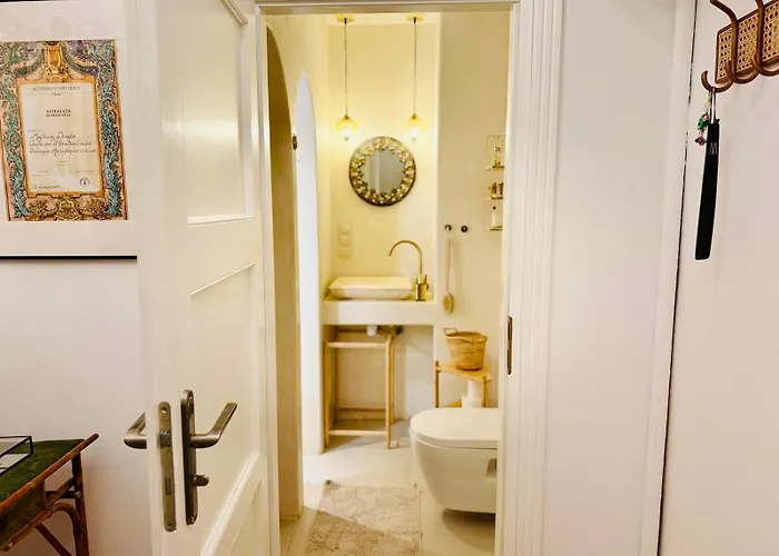 Under The Ship - Old Town Apartment *