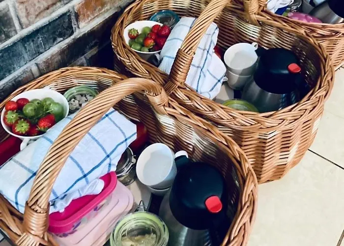 Under The Ship - Old Town Warszawa