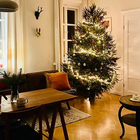 Under The Ship - Old Town Appartement