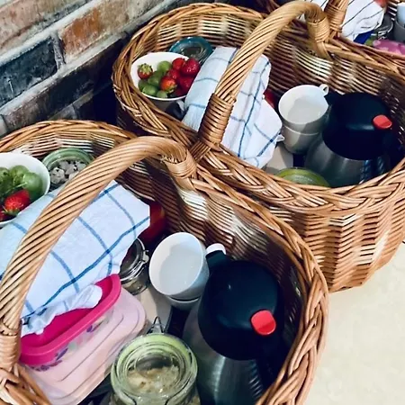 Under The Ship - Old Town Varsovie